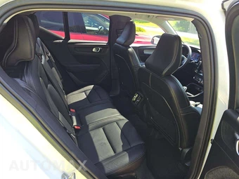 2023 Volvo XC40 B5 Plus Bright Theme - miniatura 16