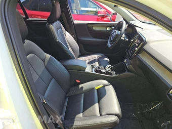 2023 Volvo XC40 B5 Plus Bright Theme - miniatura 18