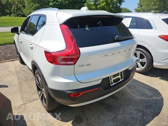 2023 Volvo XC40 B5 Plus Bright Theme - miniatura 2