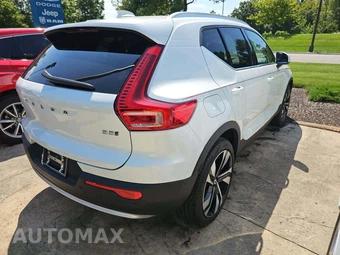 2023 Volvo XC40 B5 Plus Bright Theme - miniatura 3