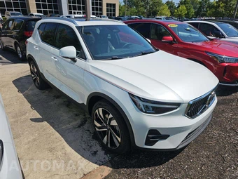 2023 Volvo XC40 B5 Plus Bright Theme - miniatura 4
