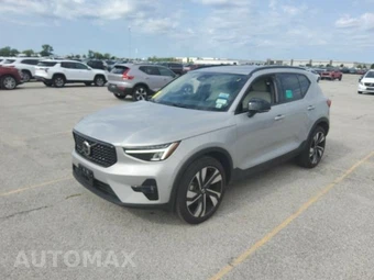 2023 Volvo XC40 B5 Plus Dark Theme