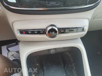 2023 Volvo XC40 B5 Plus Dark Theme – miniatura 18
