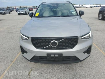 2023 Volvo XC40 B5 Plus Dark Theme – miniatura 2