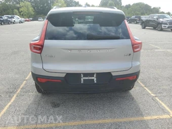 2023 Volvo XC40 B5 Plus Dark Theme – miniatura 5