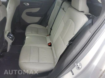 2023 Volvo XC40 B5 Plus Dark Theme – miniatura 8