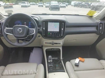 2023 Volvo XC40 B5 Plus Dark Theme – miniatura 9