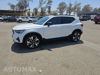 2023 Volvo XC40 B5 Plus Dark Theme