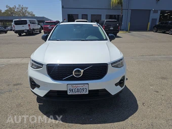 2023 Volvo XC40 B5 Plus Dark Theme – miniatura 2