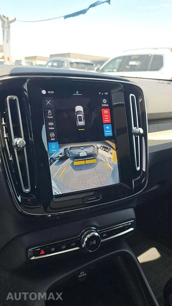2023 Volvo XC40 B5 Plus Dark Theme – miniatura 25