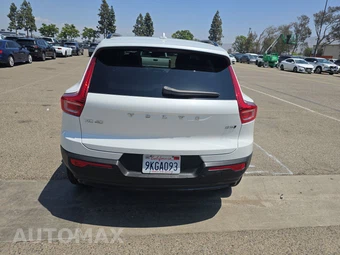 2023 Volvo XC40 B5 Plus Dark Theme – miniatura 5