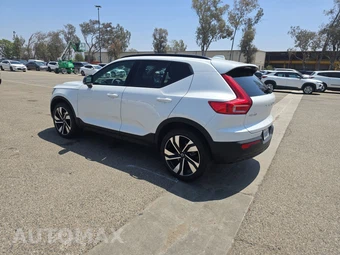 2023 Volvo XC40 B5 Plus Dark Theme – miniatura 6