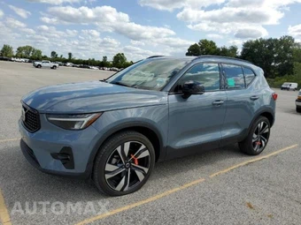 2023 Volvo XC40 B5 Plus Dark Theme