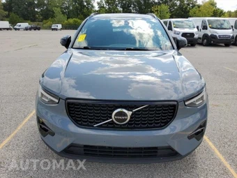 2023 Volvo XC40 B5 Plus Dark Theme – miniatura 2