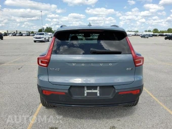 2023 Volvo XC40 B5 Plus Dark Theme – miniatura 4