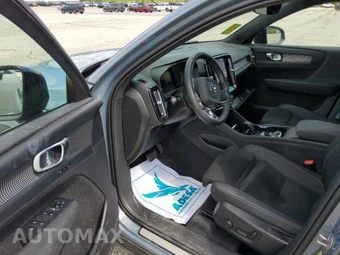2023 Volvo XC40 B5 Plus Dark Theme – miniatura 5