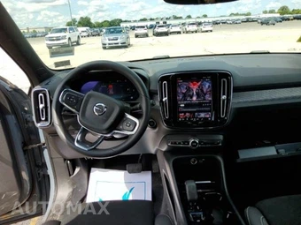 2023 Volvo XC40 B5 Plus Dark Theme – miniatura 8