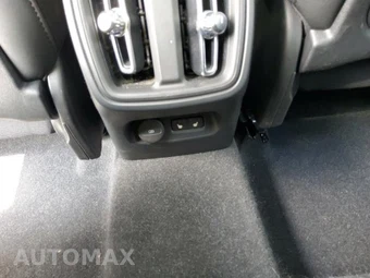 2023 Volvo XC40 B5 Plus Dark Theme – miniatura 9