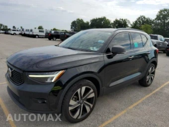 2023 Volvo XC40 B5 Plus Dark Theme