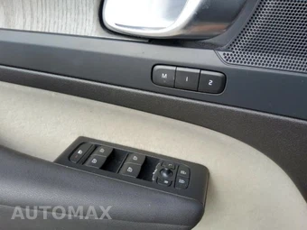 2023 Volvo XC40 B5 Plus Dark Theme – miniatura 16