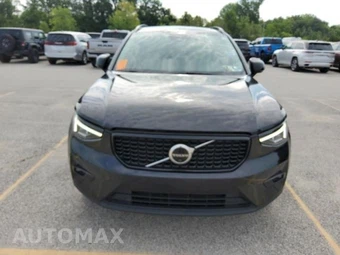 2023 Volvo XC40 B5 Plus Dark Theme – miniatura 2