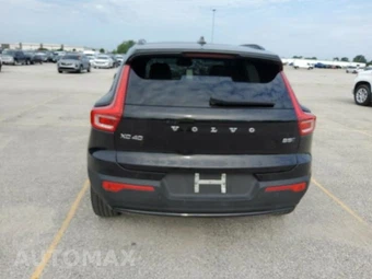 2023 Volvo XC40 B5 Plus Dark Theme – miniatura 4