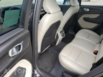 2023 Volvo XC40 B5 Plus Dark Theme – miniatura 6