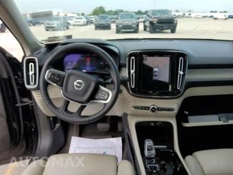 2023 Volvo XC40 B5 Plus Dark Theme – miniatura 8