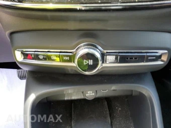 2023 Volvo XC40 B5 Plus Dark Theme – miniatura 12