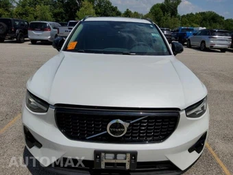 2023 Volvo XC40 B5 Plus Dark Theme – miniatura 2