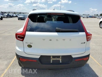 2023 Volvo XC40 B5 Plus Dark Theme – miniatura 4