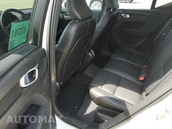 2023 Volvo XC40 B5 Plus Dark Theme – miniatura 6