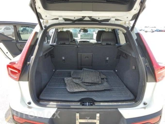 2023 Volvo XC40 B5 Plus Dark Theme – miniatura 7