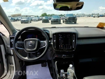 2023 Volvo XC40 B5 Plus Dark Theme – miniatura 8