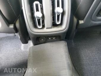 2023 Volvo XC40 B5 Plus Dark Theme – miniatura 9