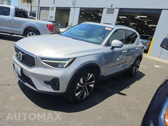 2023 Volvo XC40 B5 Ultimate Bright Theme