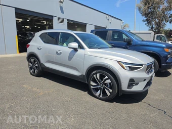 2023 Volvo XC40 B5 Ultimate Bright Theme - miniatura 3