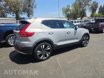 2023 Volvo XC40 B5 Ultimate Bright Theme - miniatura 4