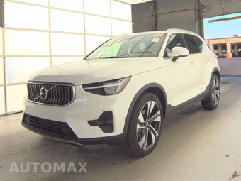 2023 Volvo XC40 B5 Ultimate Bright Theme