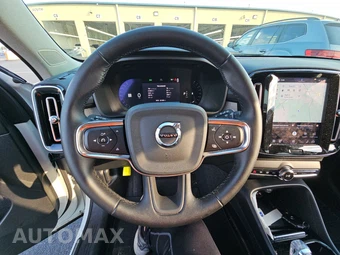 2023 Volvo XC40 B5 Ultimate Bright Theme – miniatura 10