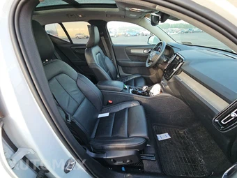 2023 Volvo XC40 B5 Ultimate Bright Theme – miniatura 8