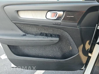 2023 Volvo XC40 B5 Ultimate Bright Theme – miniatura 9
