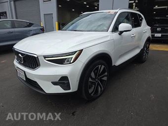 2023 Volvo XC40 B5 Ultimate Bright Theme