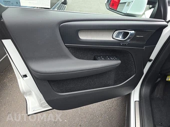 2023 Volvo XC40 B5 Ultimate Bright Theme – miniatura 9