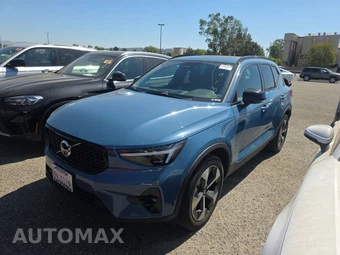 2023 Volvo XC40 B5 Ultimate Dark Theme