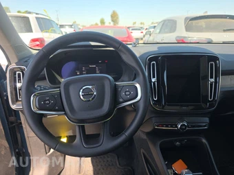 2023 Volvo XC40 B5 Ultimate Dark Theme – miniatura 10