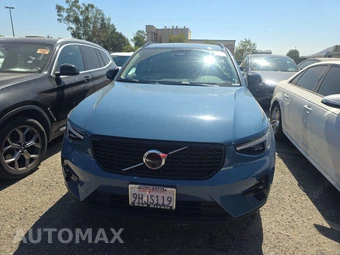 2023 Volvo XC40 B5 Ultimate Dark Theme – miniatura 2