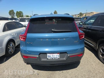 2023 Volvo XC40 B5 Ultimate Dark Theme – miniatura 5