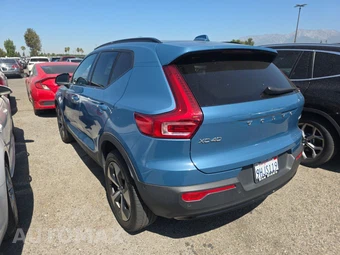 2023 Volvo XC40 B5 Ultimate Dark Theme – miniatura 6