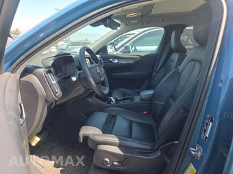 2023 Volvo XC40 B5 Ultimate Dark Theme – miniatura 7